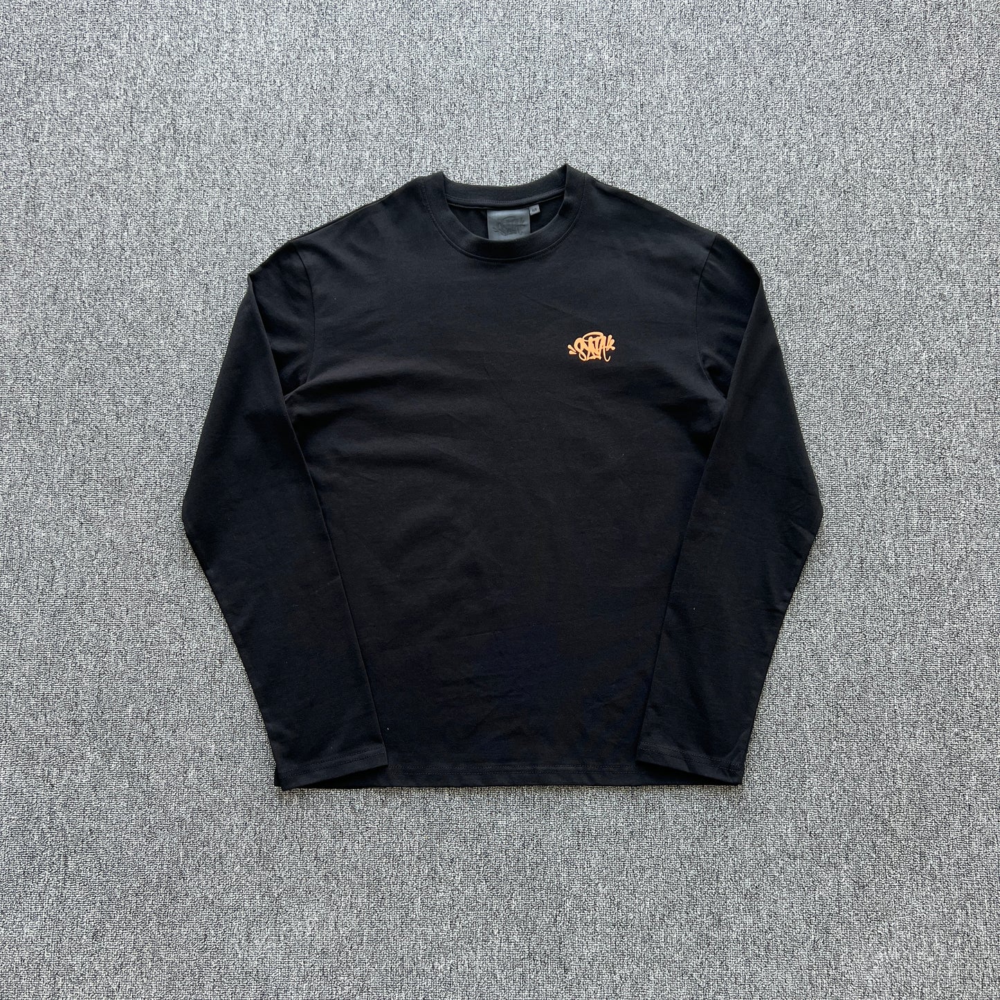 Remera Syna World Synarchy Negra Naranja