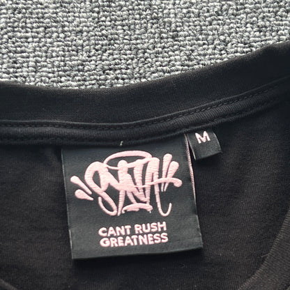 Remera Syna World Synarchy Negra Rosa