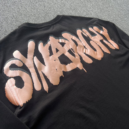 Remera Syna World Synarchy Negra Rosa