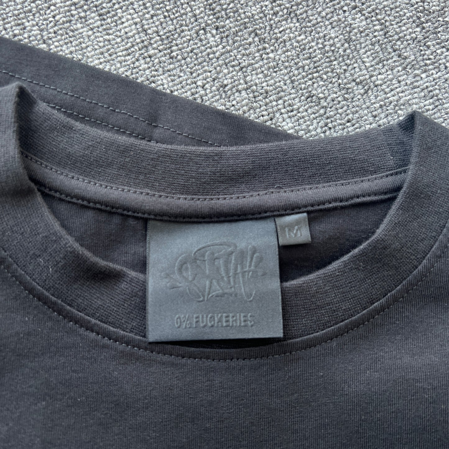 Remera Syna World Synarchy Negra Celeste