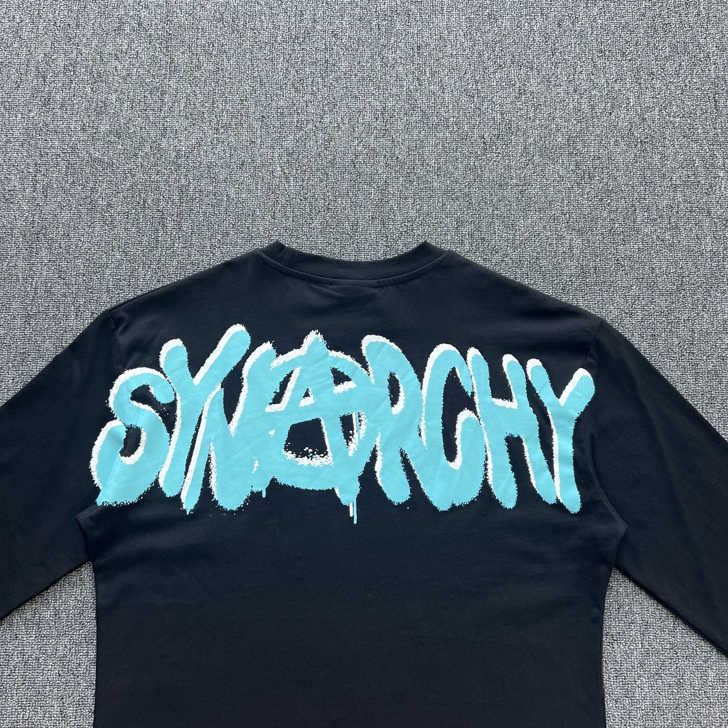 Remera Syna World Synarchy Negra Celeste