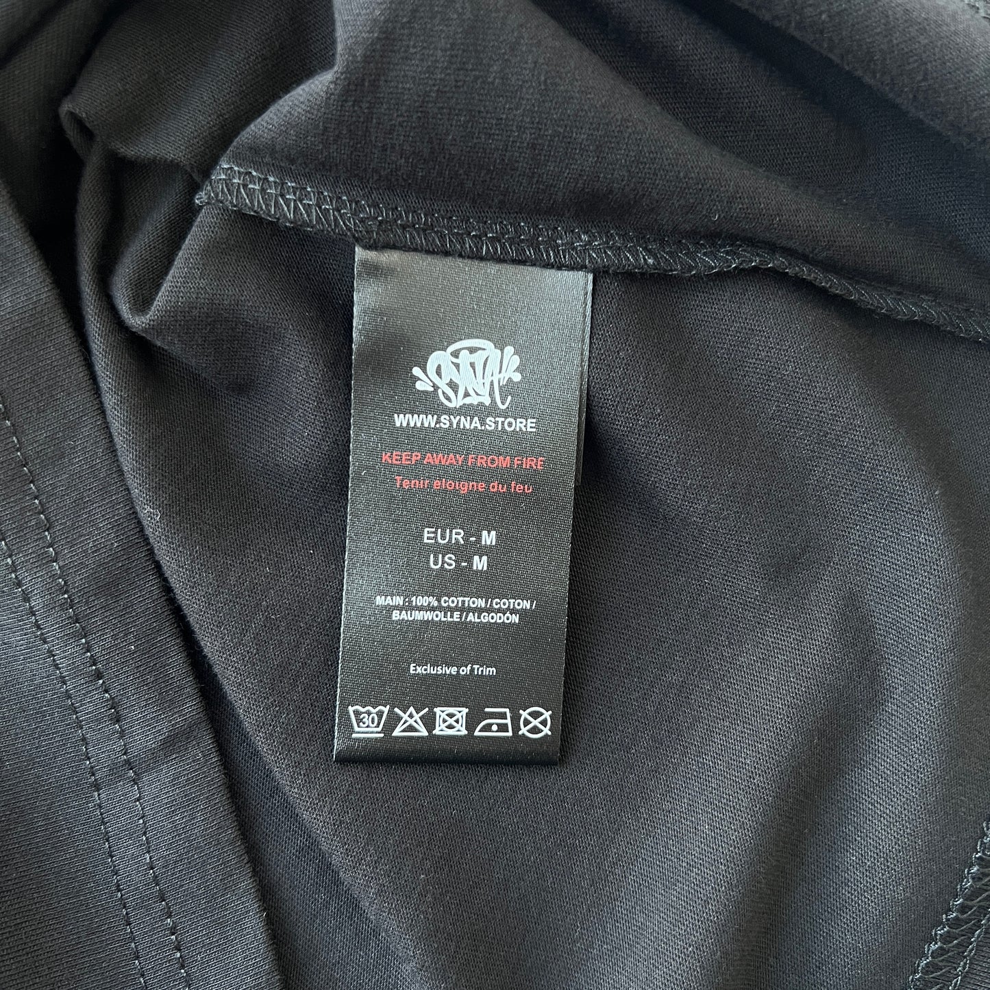 Remera Syna World Synarchy Negra Celeste