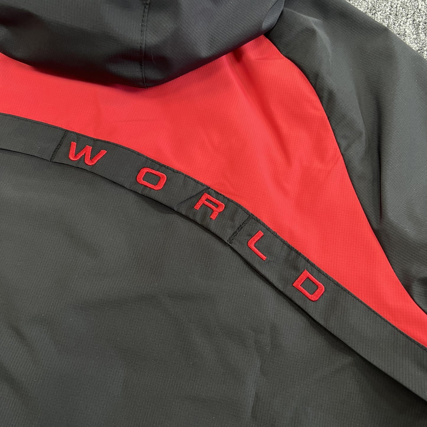 syna-world-vortex-jacket-black-6-Drip Store Argentina