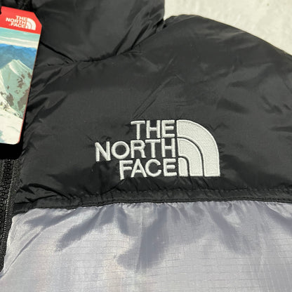 the-north-face-1996-retro-nuptse-700-fill-packable-jacket-grey-3-Drip Store Argentina