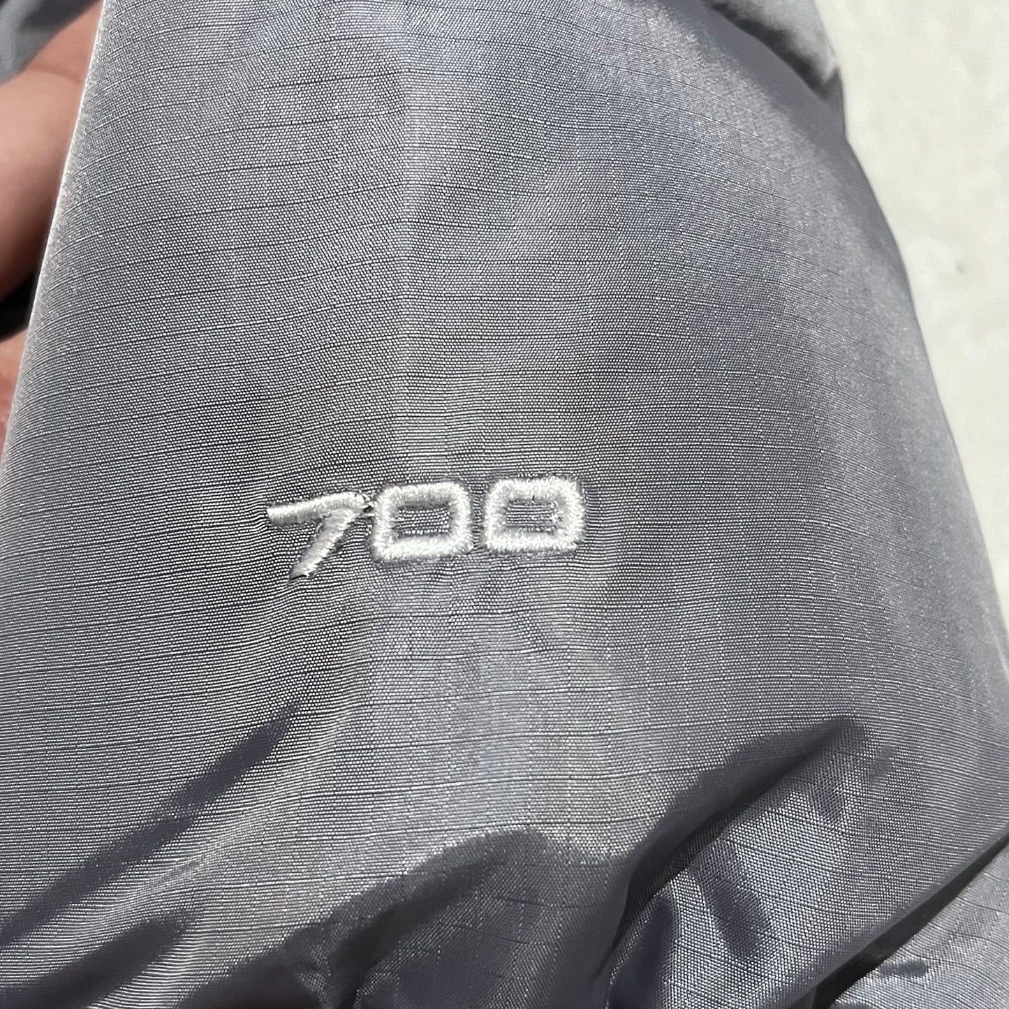 the-north-face-1996-retro-nuptse-700-fill-packable-jacket-grey-4-Drip Store Argentina