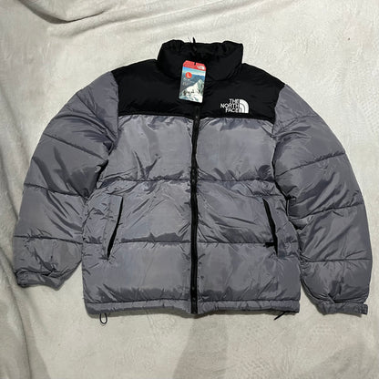 the-north-face-1996-retro-nuptse-700-fill-packable-jacket-grey-Drip Store Argentina