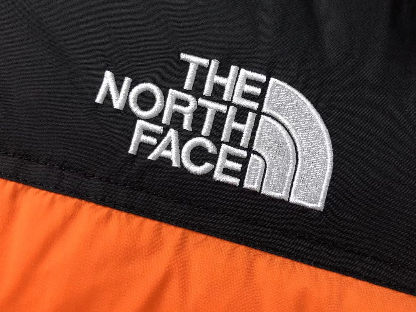 the-north-face-1996-retro-nuptse-700-fill-packable-jacket-orange-6-Drip Store Argentina
