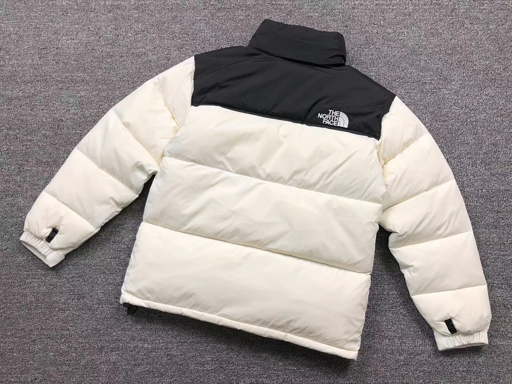 the-north-face-1996-retro-nuptse-700-fill-packable-jacket-white-2-Drip Store Argentina