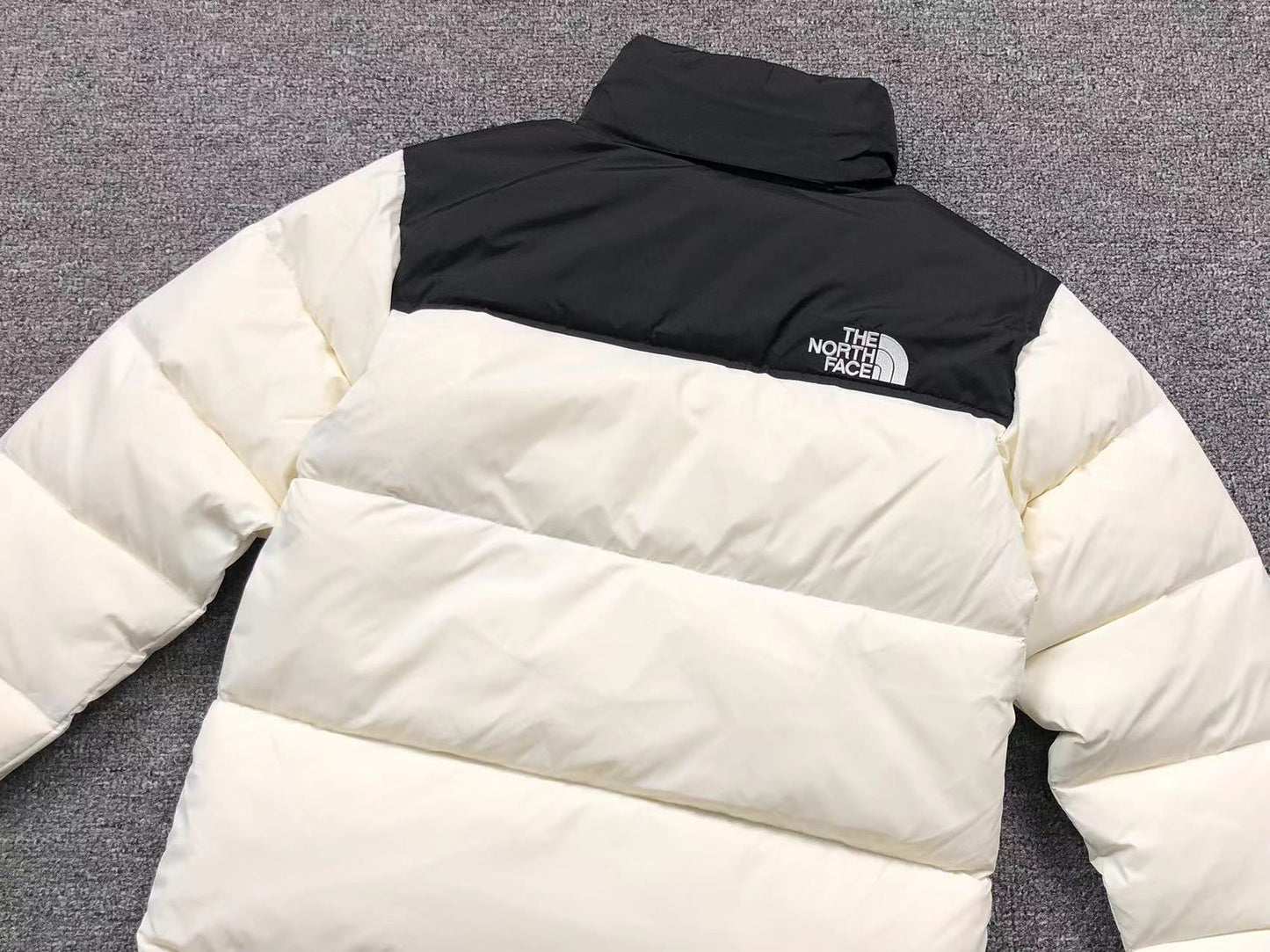the-north-face-1996-retro-nuptse-700-fill-packable-jacket-white-4-Drip Store Argentina