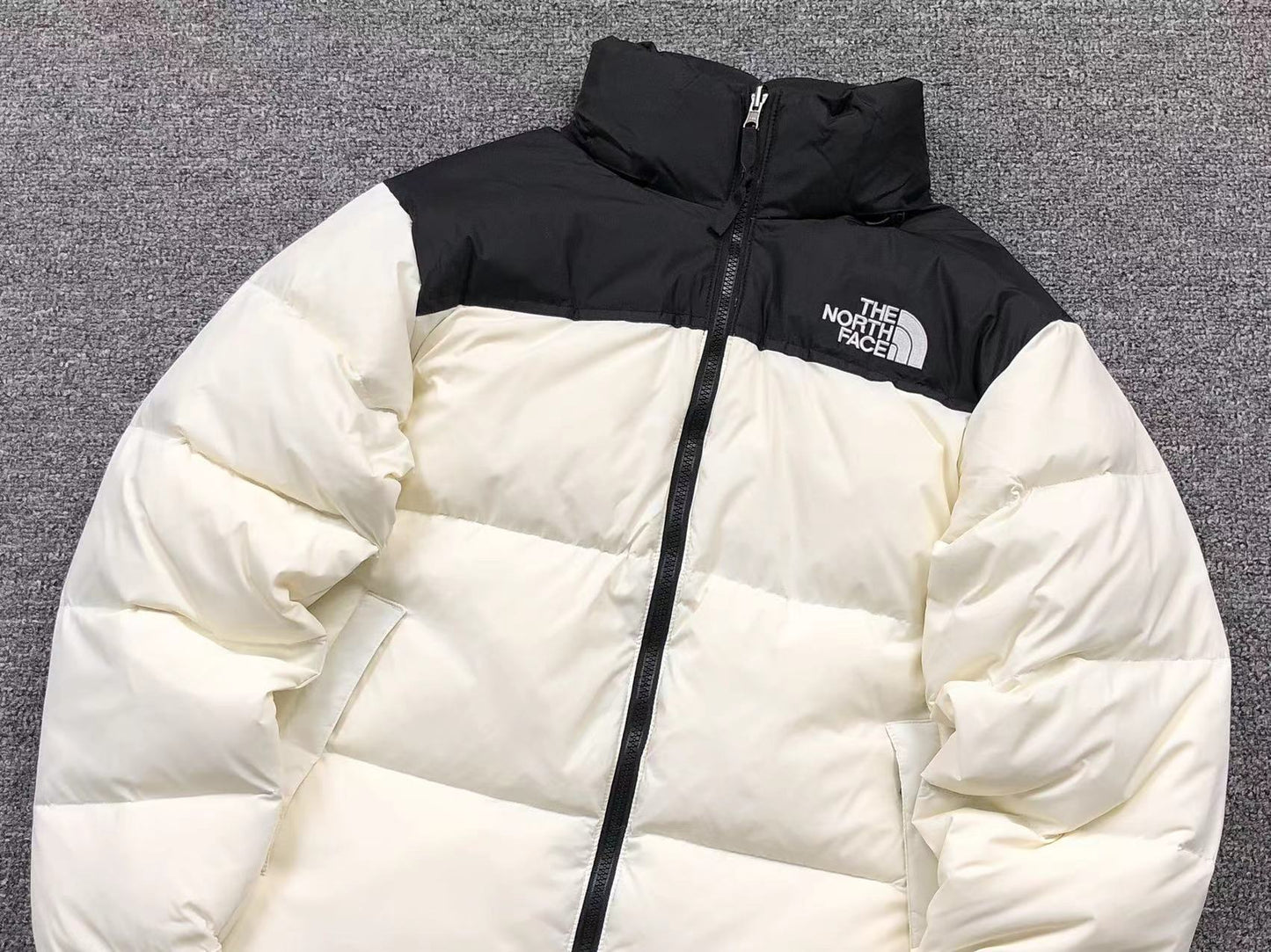 the-north-face-1996-retro-nuptse-700-fill-packable-jacket-white-6-Drip Store Argentina