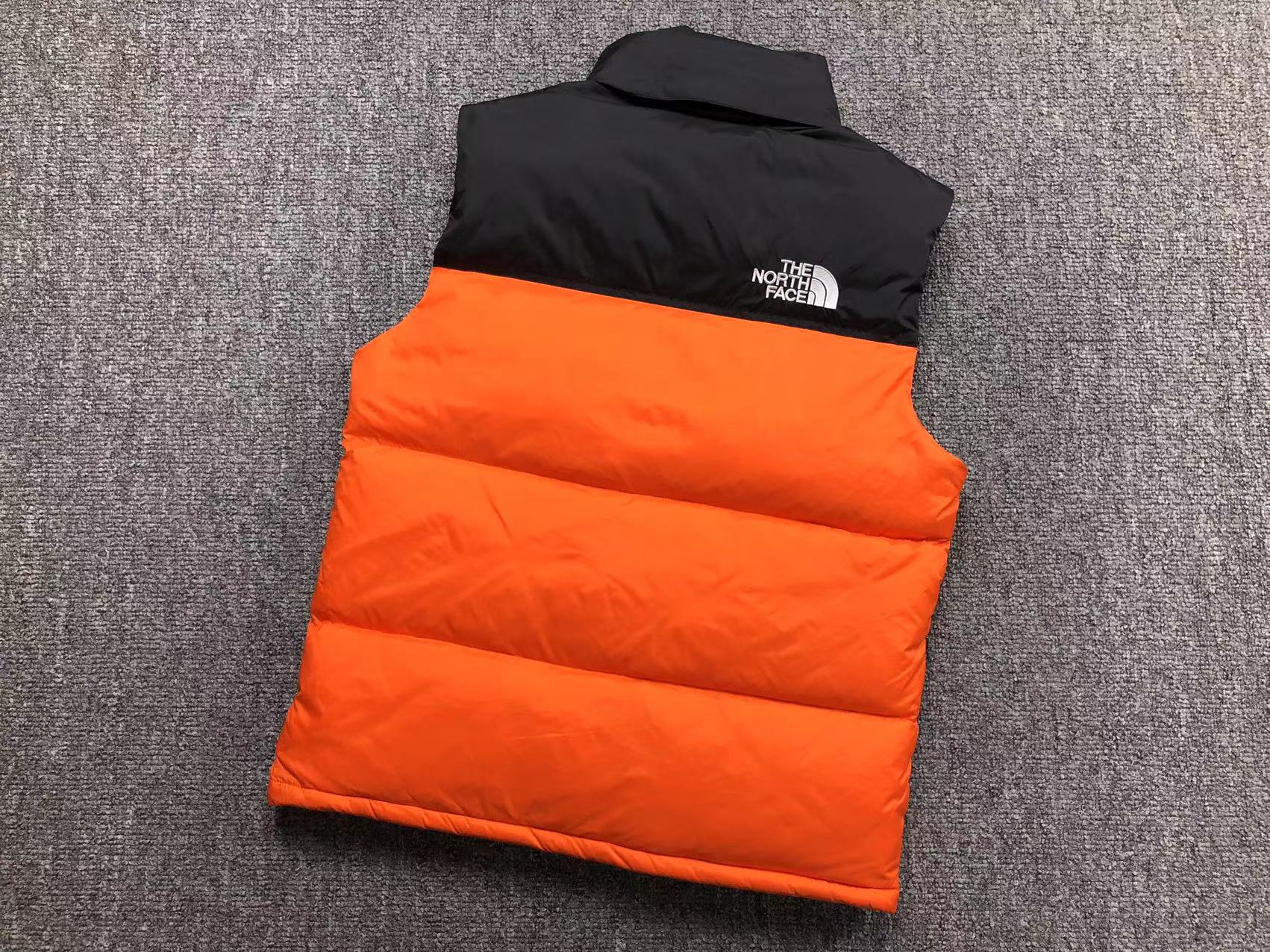 the-north-face-1996-retro-nuptse-vest-orange-2-Drip Store Argentina
