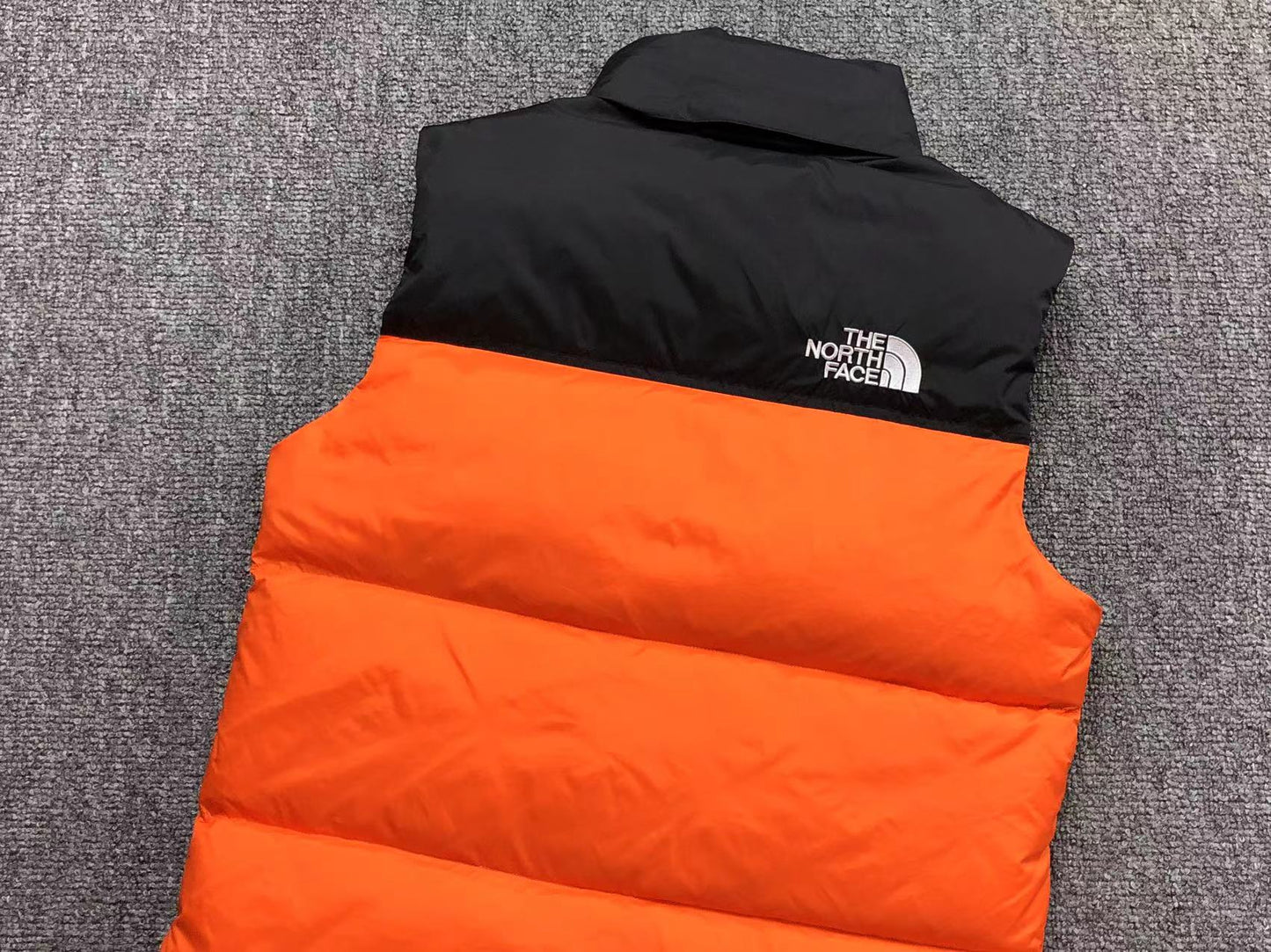 the-north-face-1996-retro-nuptse-vest-orange-4-Drip Store Argentina