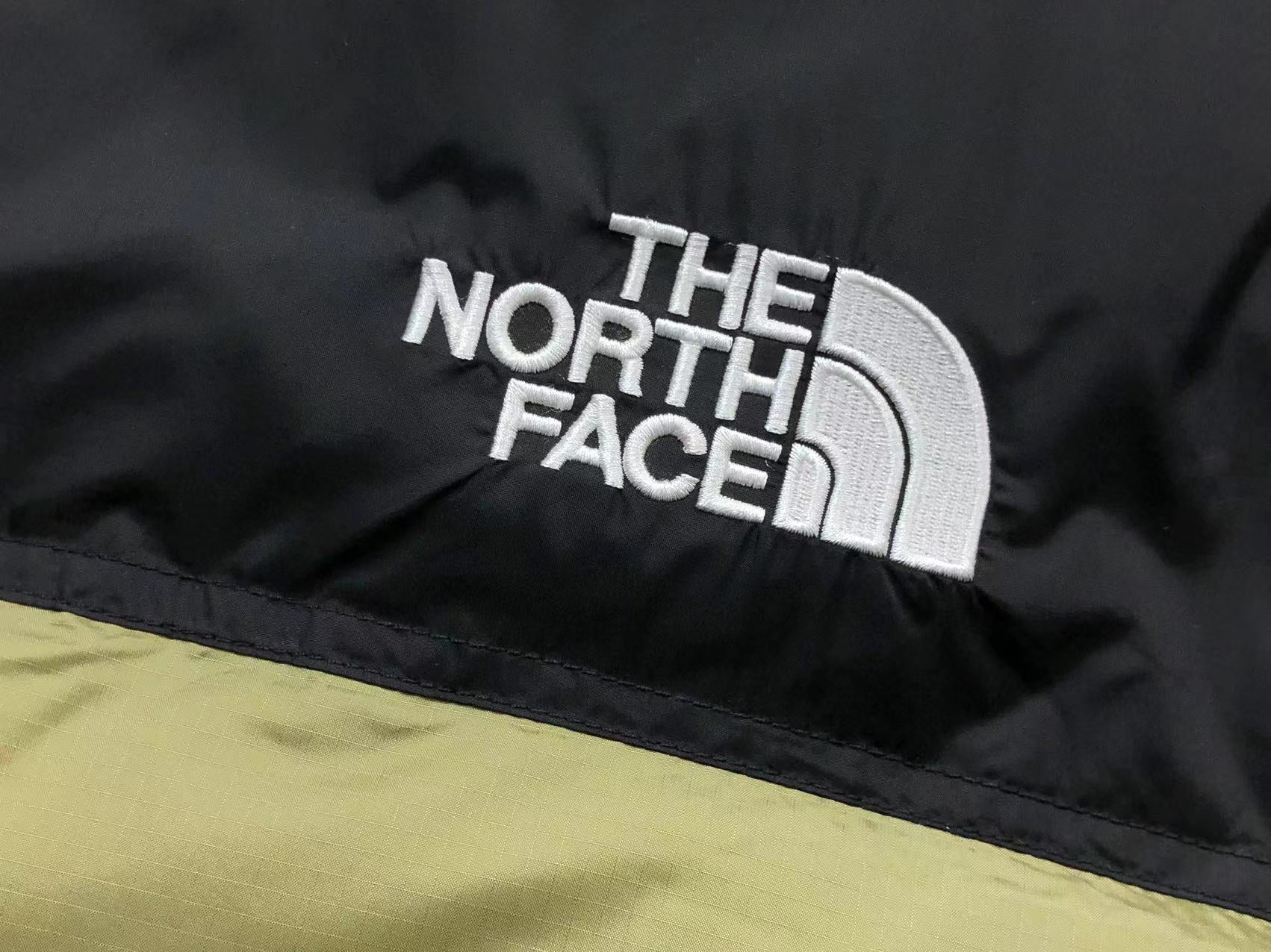 the-north-face-1996-retro-nuptse-vest-thyme-5-Drip Store Argentina