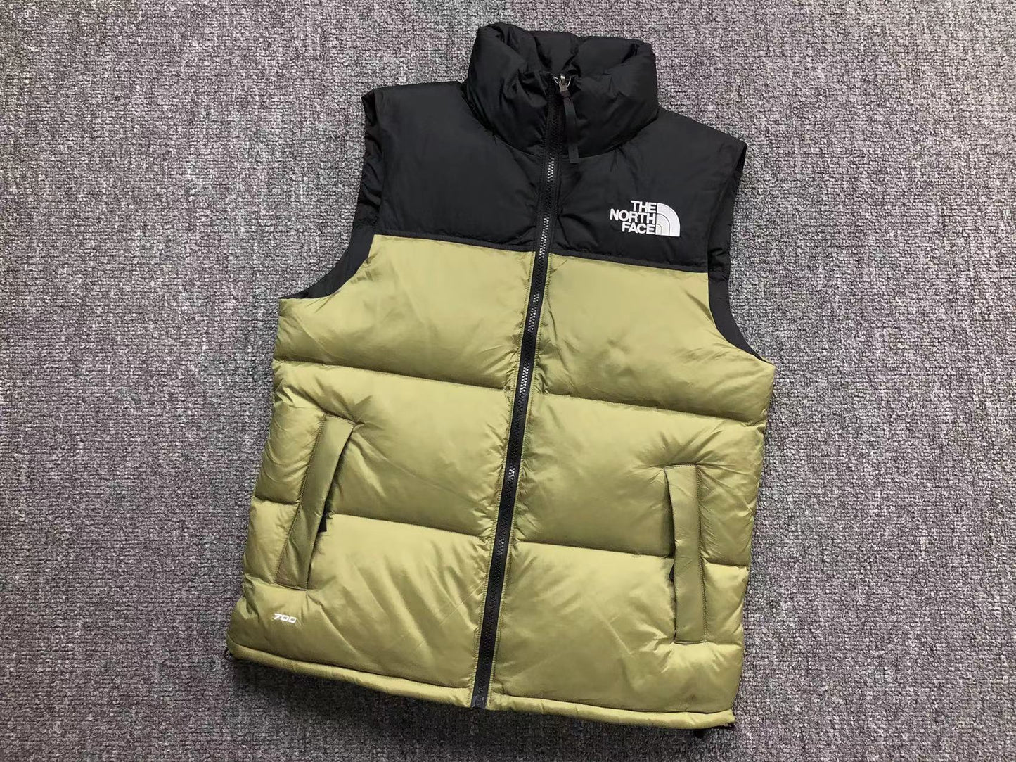 the-north-face-1996-retro-nuptse-vest-thyme-Drip Store Argentina