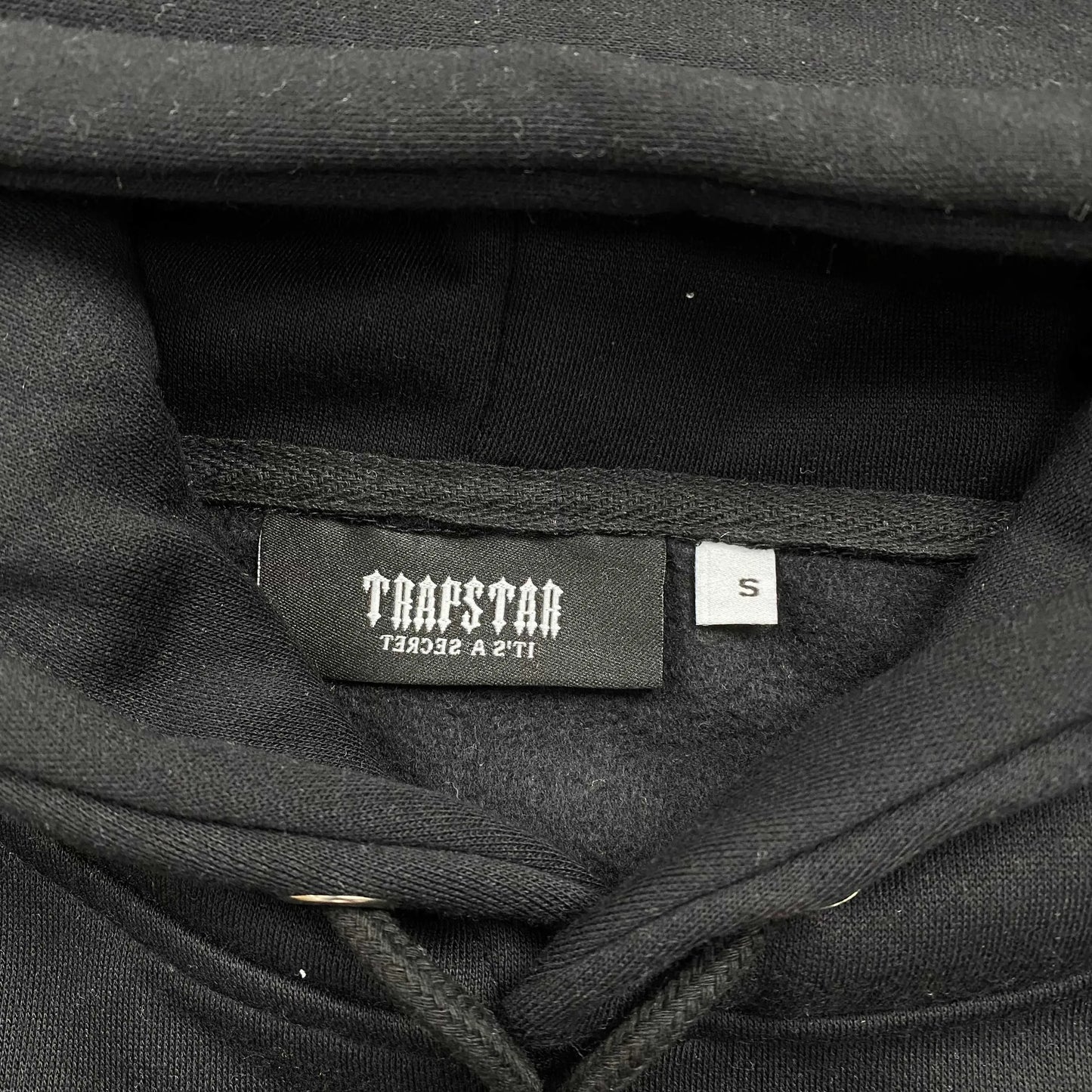 trapstar-chenille-decoded-tracksuit-black-candy-13-Drip Store Argentina