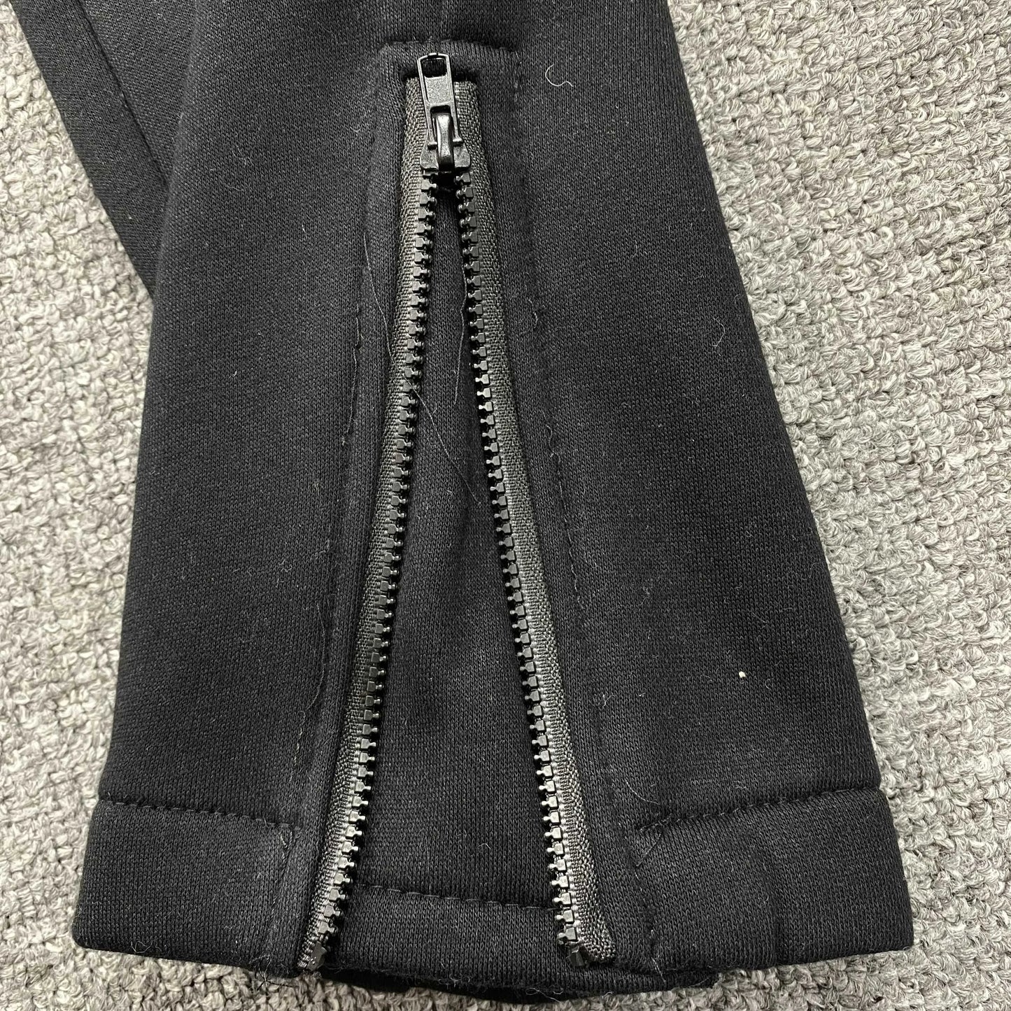 trapstar-chenille-decoded-tracksuit-black-candy-9-Drip Store Argentina