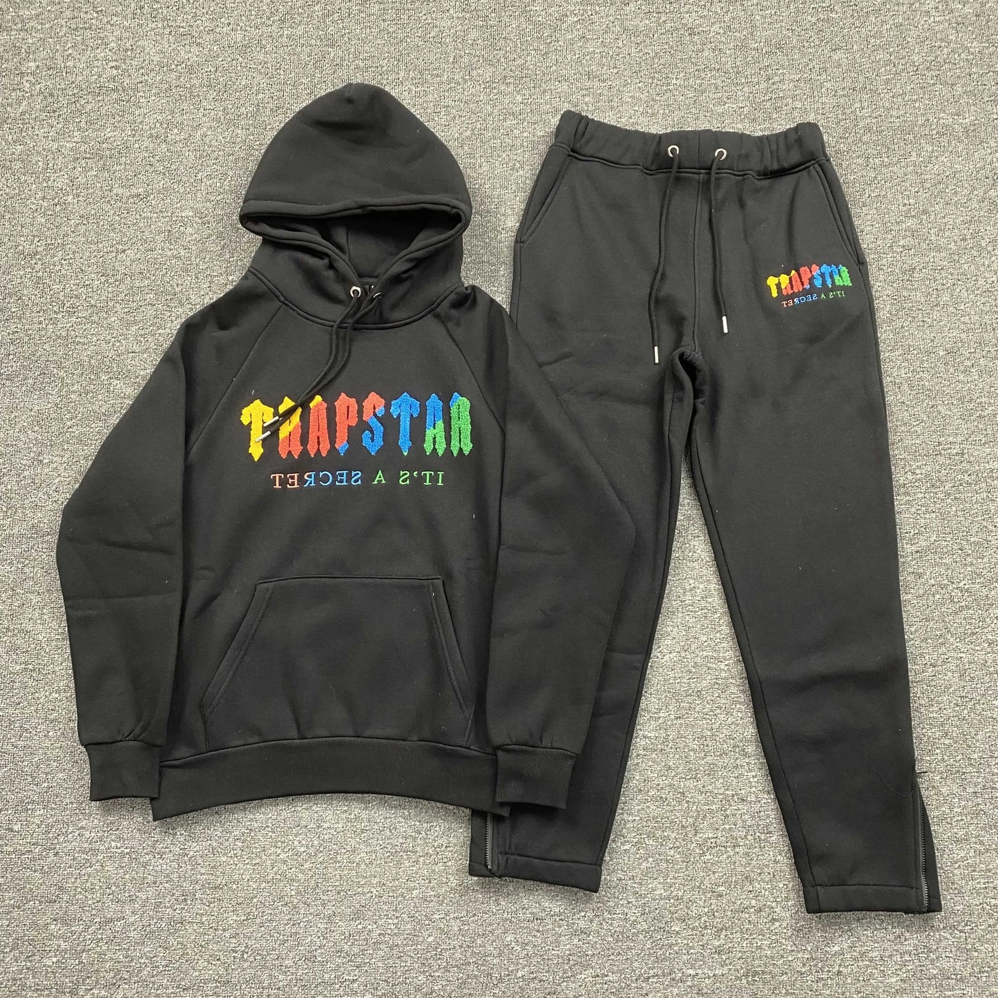 trapstar-chenille-decoded-tracksuit-black-candy-Drip Store Argentina