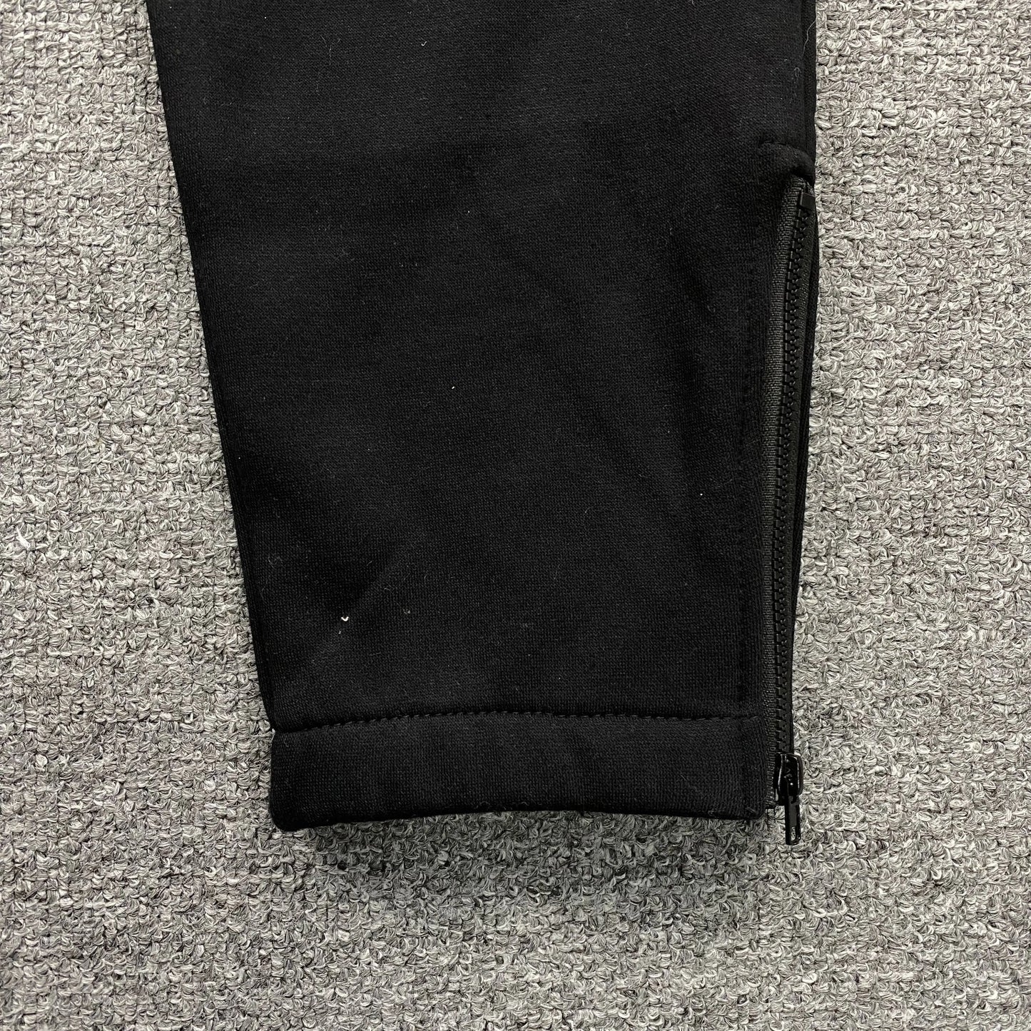 trapstar-chenille-decoded-tracksuit-black-ice-flavours-2_0-edition-11-Drip Store Argentina