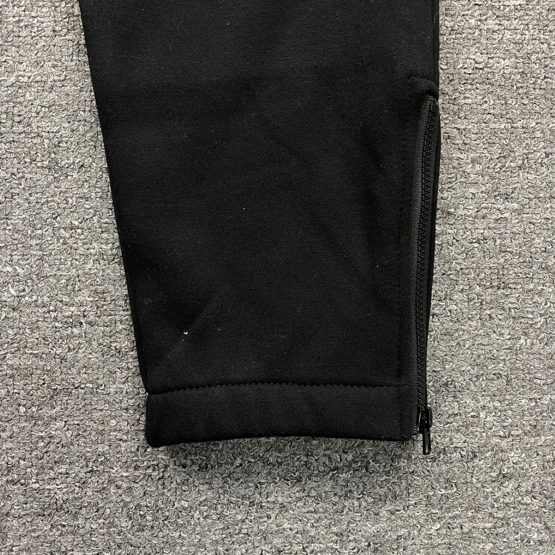 trapstar-chenille-decoded-tracksuit-black-ice-flavours-2_0-edition-11-Drip Store Argentina