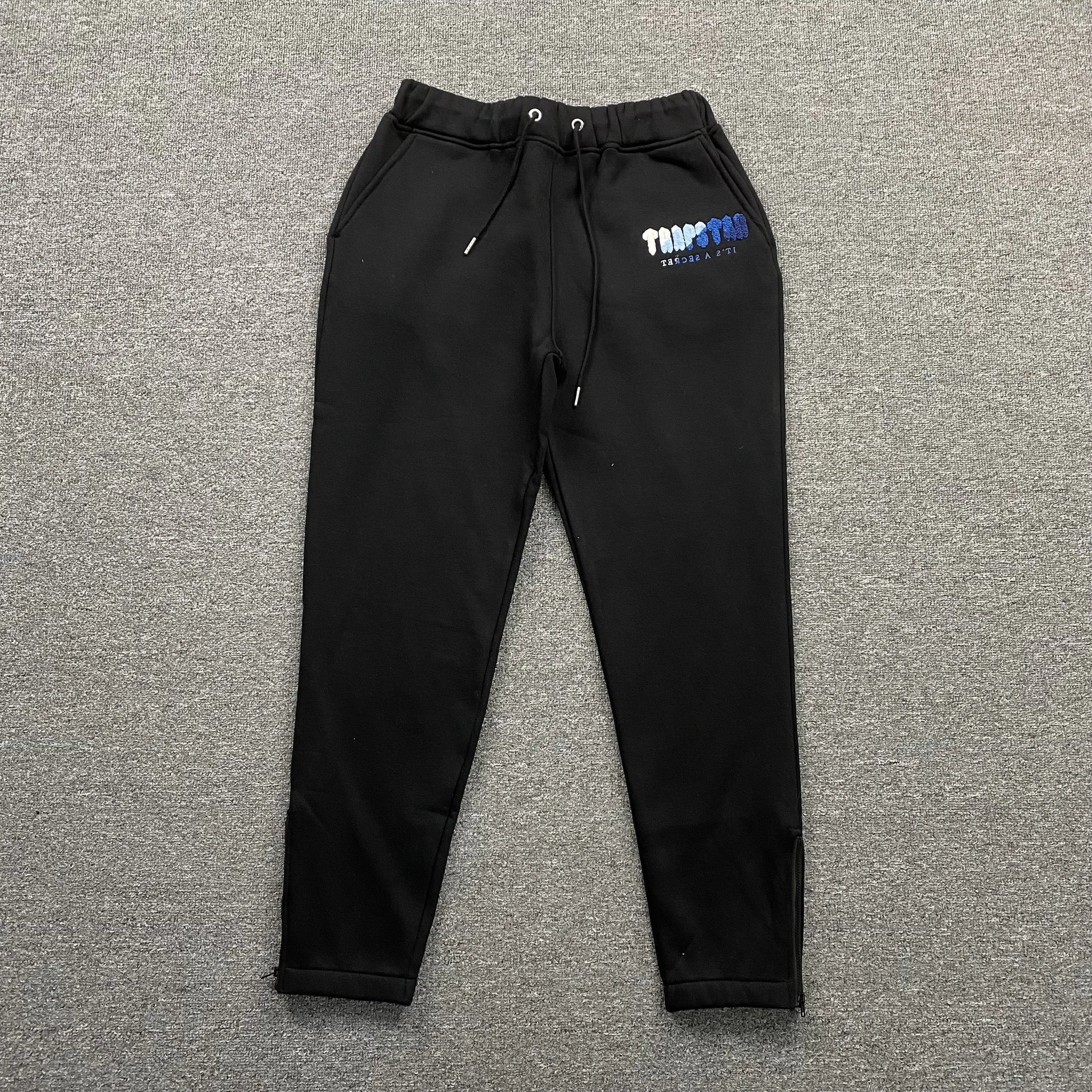 trapstar-chenille-decoded-tracksuit-black-ice-flavours-2_0-edition-4-Drip Store Argentina