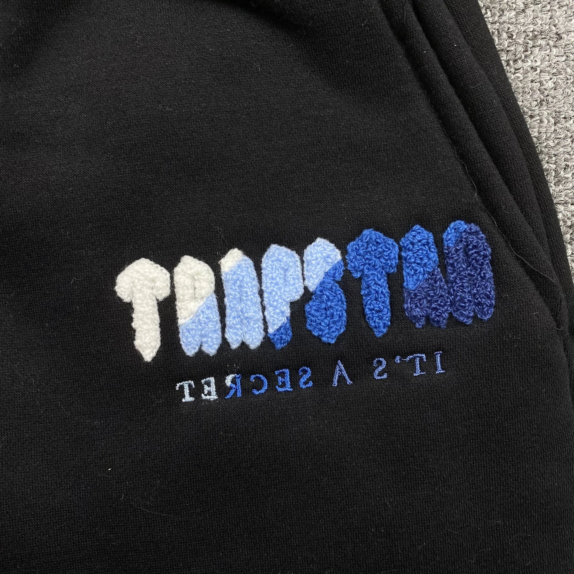 trapstar-chenille-decoded-tracksuit-black-ice-flavours-2_0-edition-5-Drip Store Argentina