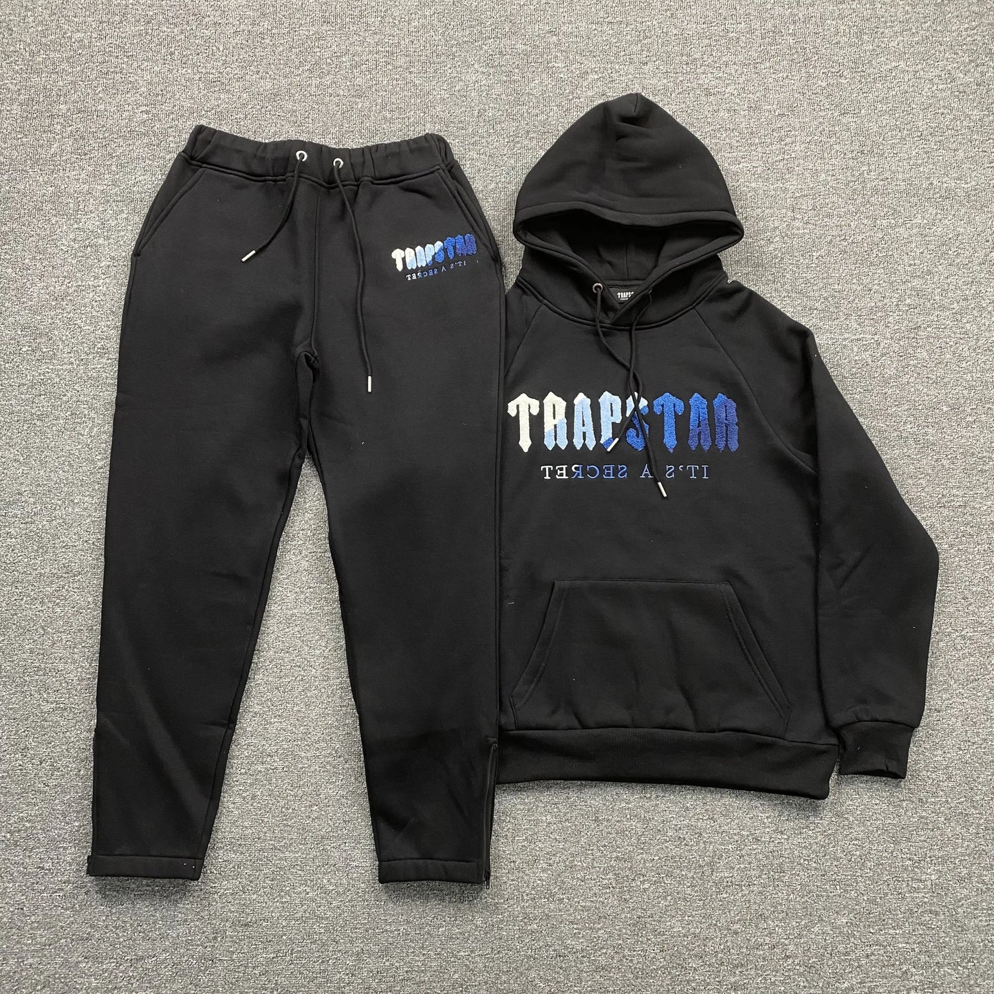 trapstar-chenille-decoded-tracksuit-black-ice-flavours-2_0-edition-Drip Store Argentina