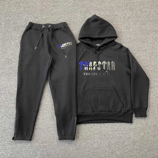 trapstar-chenille-decoded-tracksuit-black-ice-flavours-Drip Store Argentina