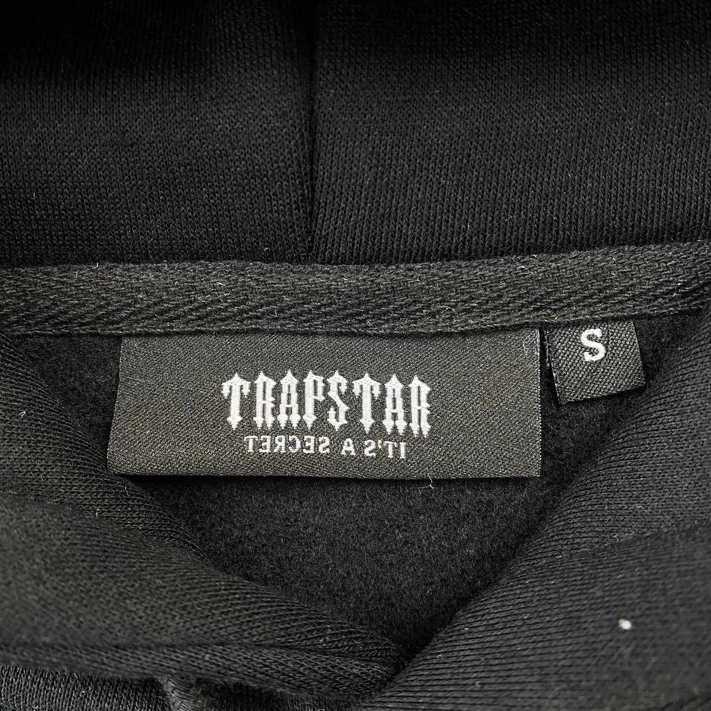trapstar-chenille-decoded-tracksuit-black-orange-10-Drip Store Argentina