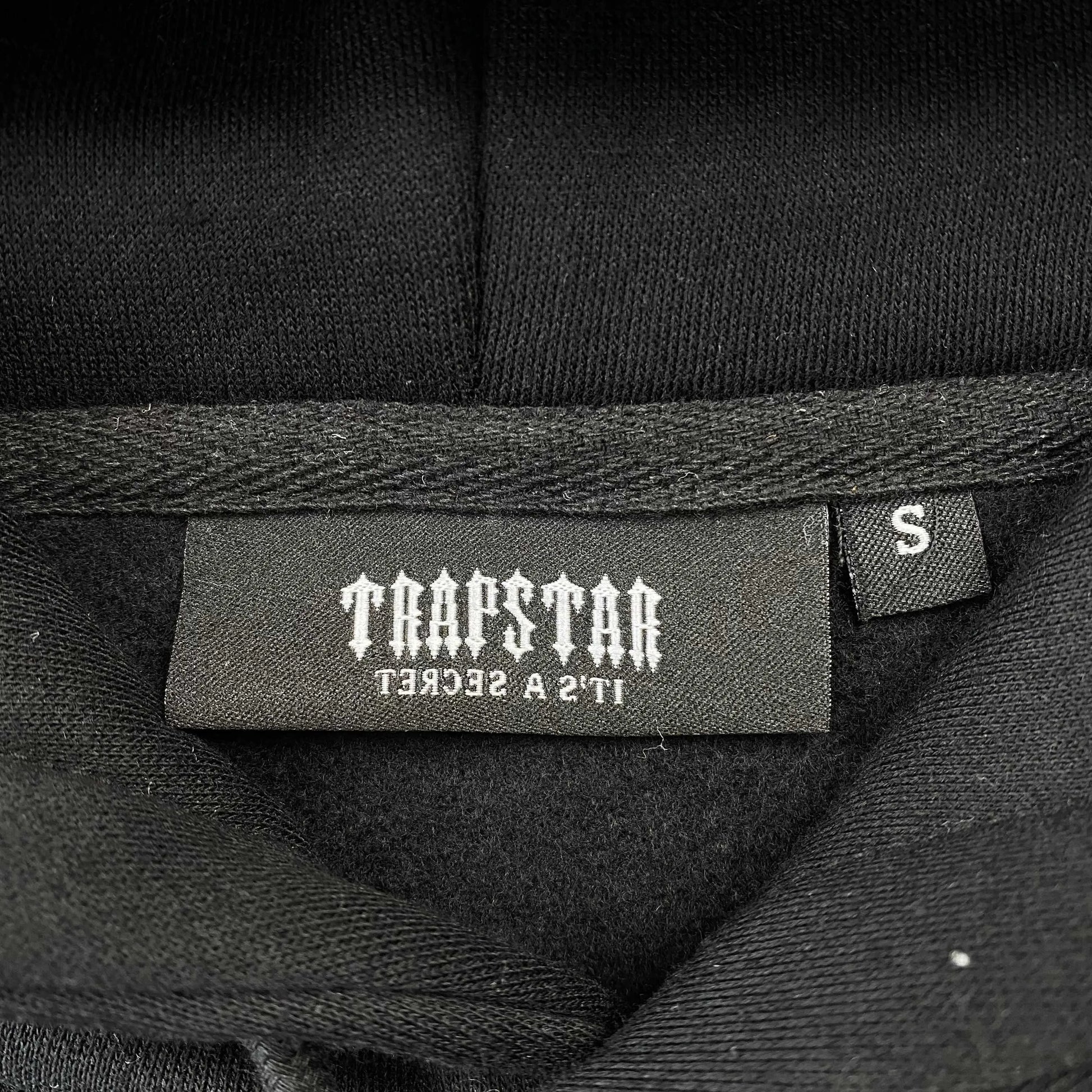 trapstar-chenille-decoded-tracksuit-black-orange-10-Drip Store Argentina