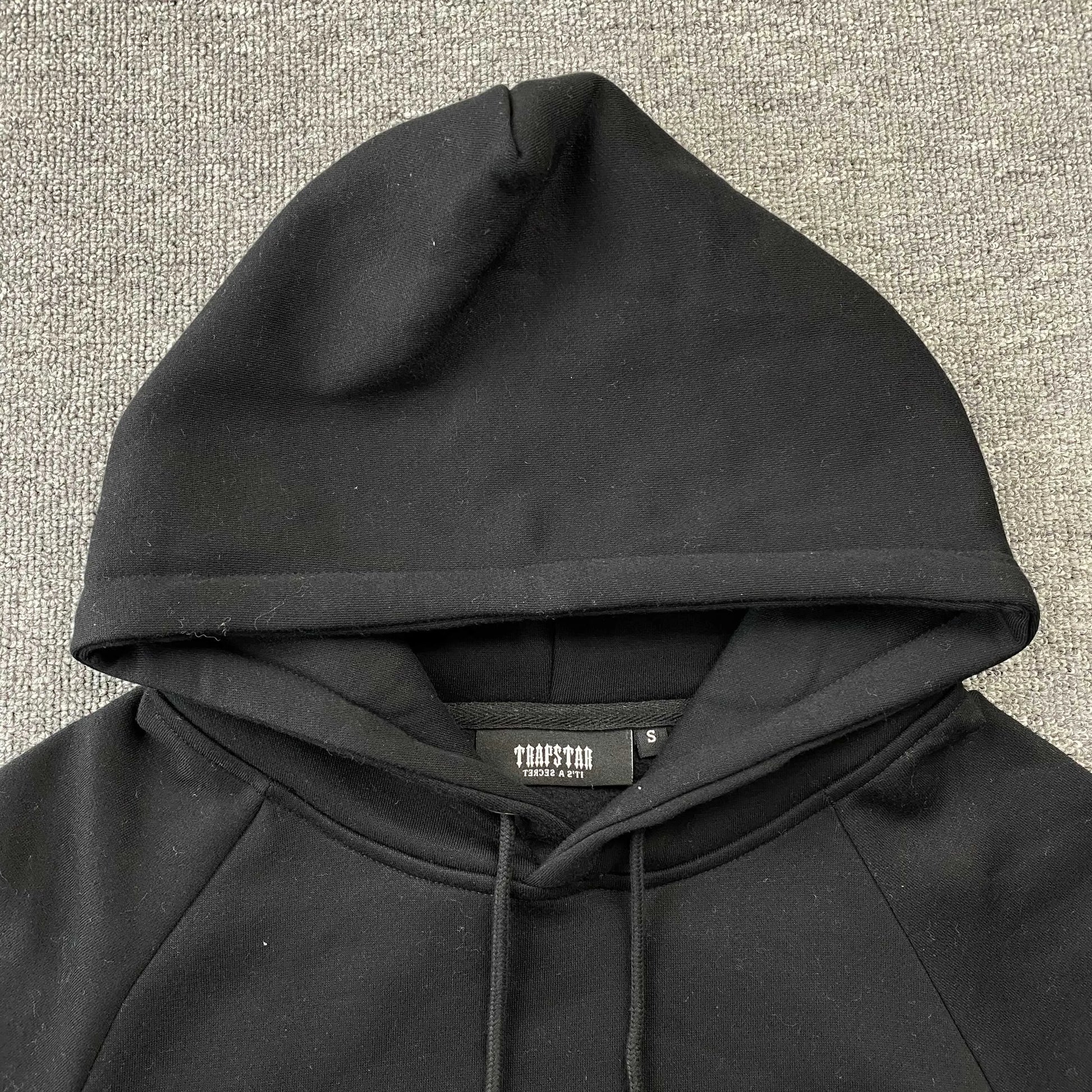 trapstar-chenille-decoded-tracksuit-black-orange-11-Drip Store Argentina