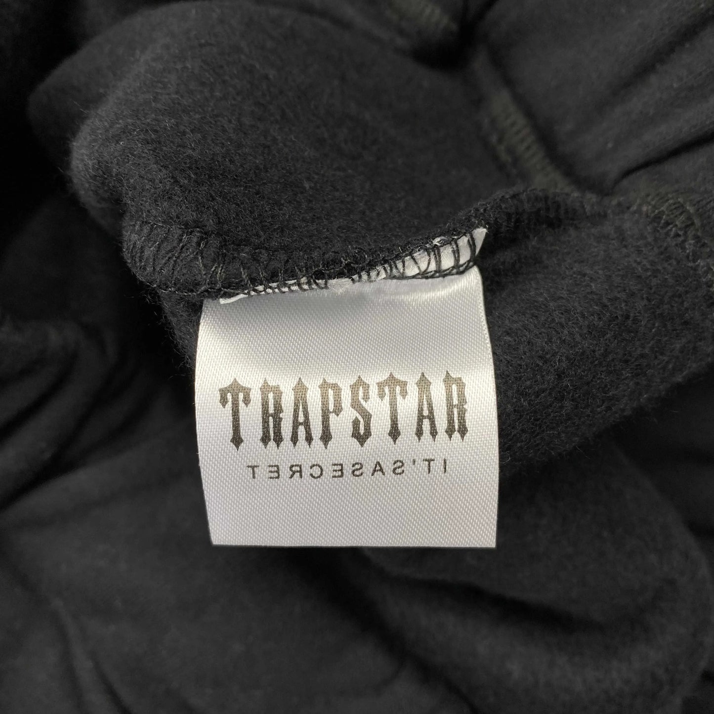 trapstar-chenille-decoded-tracksuit-black-orange-12-Drip Store Argentina