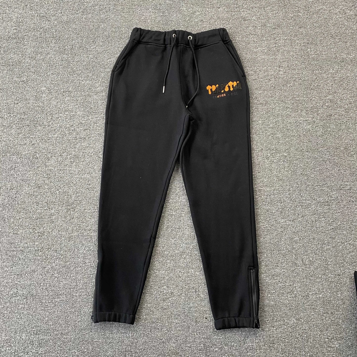 trapstar-chenille-decoded-tracksuit-black-orange-4-Drip Store Argentina