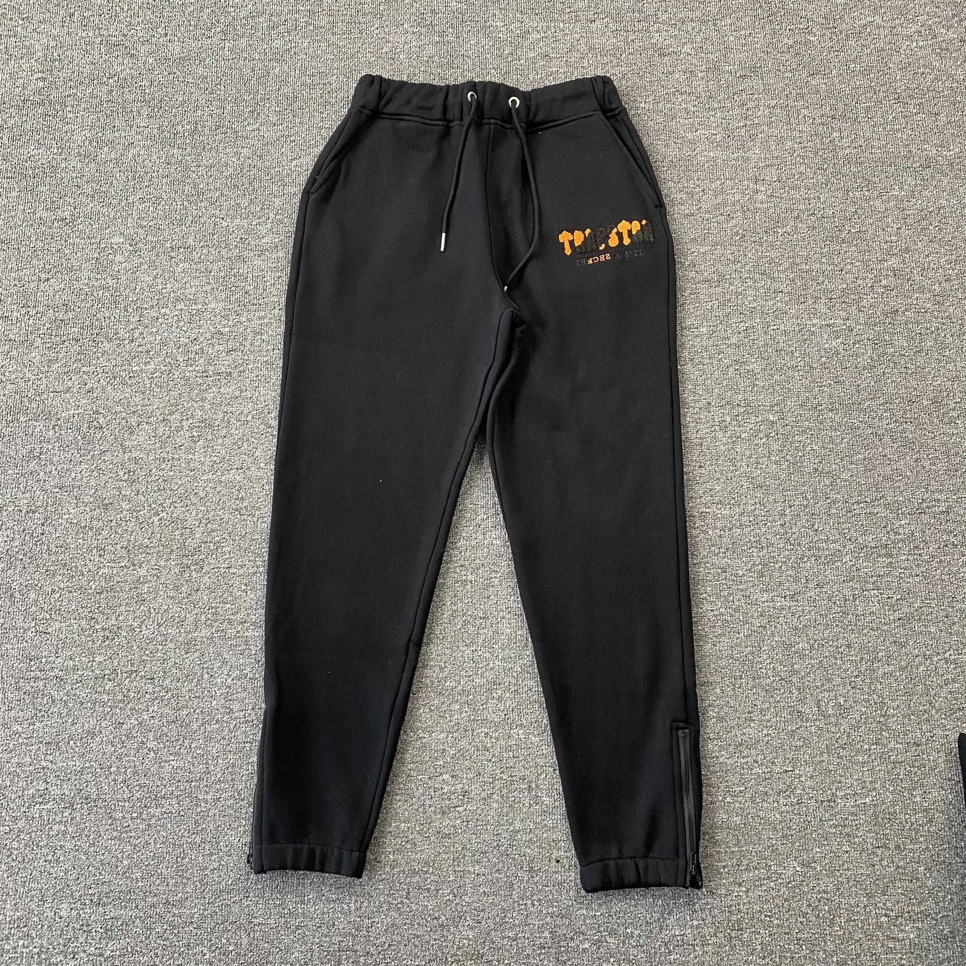trapstar-chenille-decoded-tracksuit-black-orange-4-Drip Store Argentina