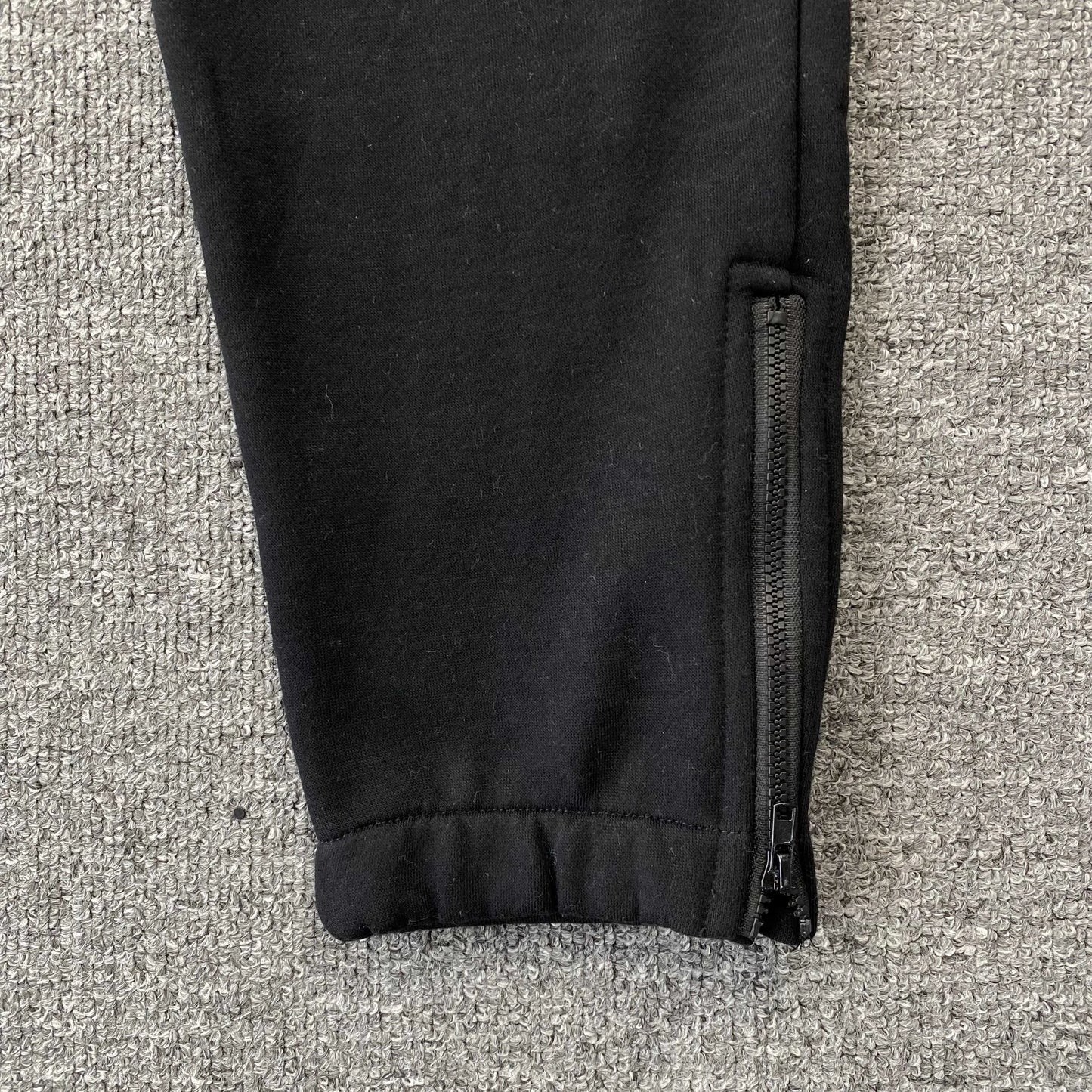 trapstar-chenille-decoded-tracksuit-black-orange-7-Drip Store Argentina