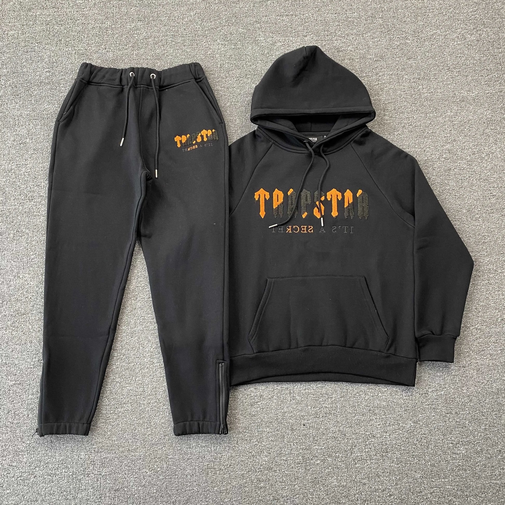 trapstar-chenille-decoded-tracksuit-black-orange-Drip Store Argentina
