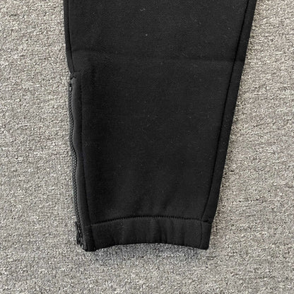 trapstar-chenille-decoded-tracksuit-black-red-11-Drip Store Argentina