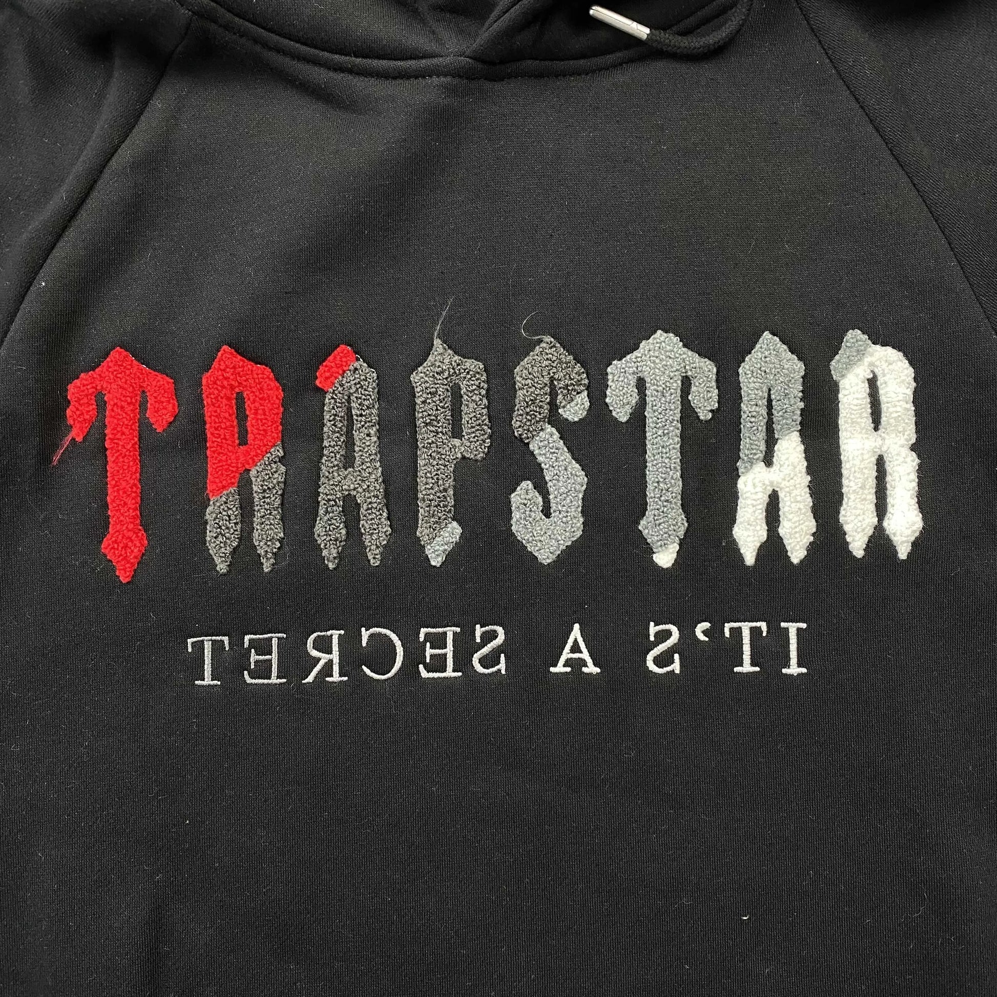 trapstar-chenille-decoded-tracksuit-black-red-2-Drip Store Argentina