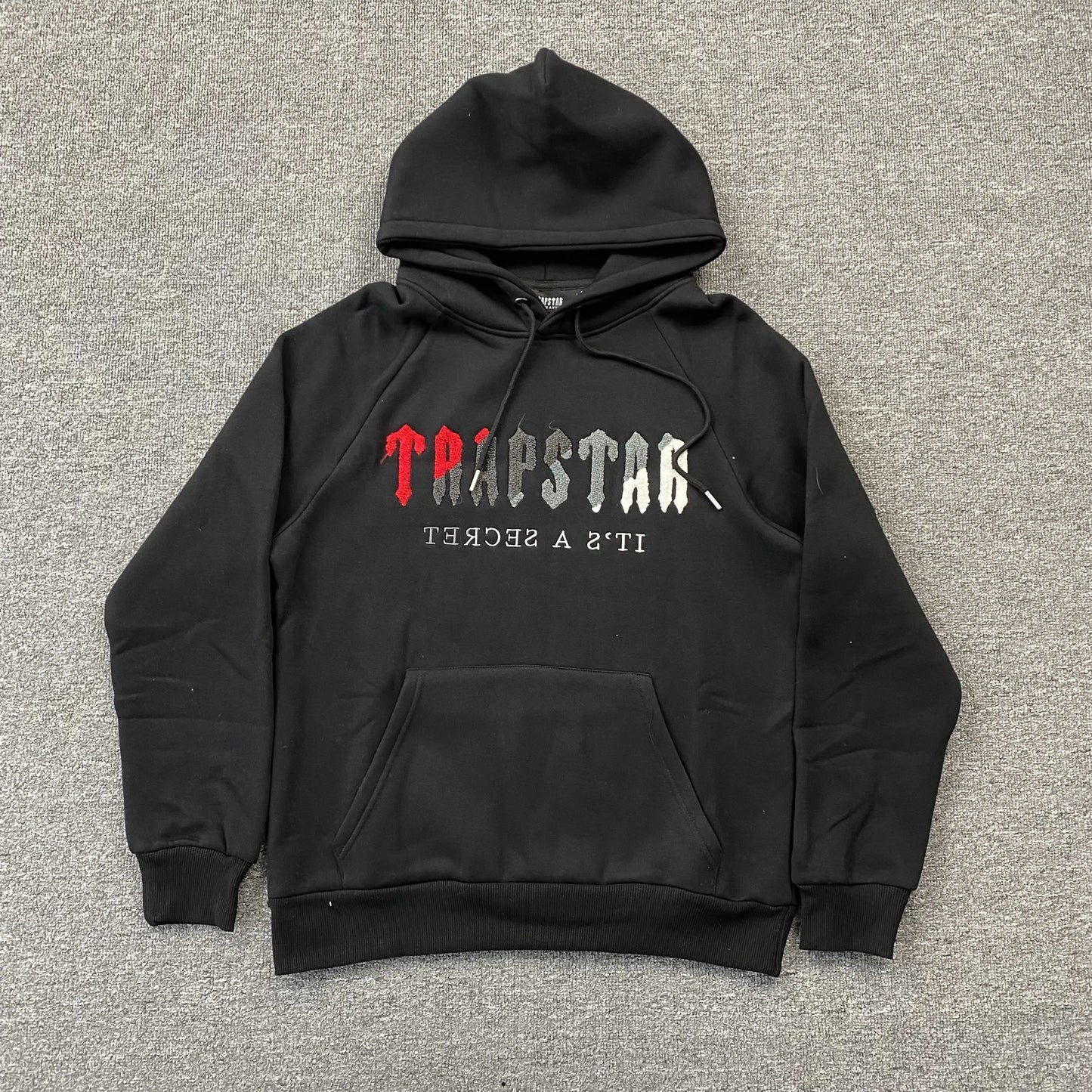 trapstar-chenille-decoded-tracksuit-black-red-3-Drip Store Argentina
