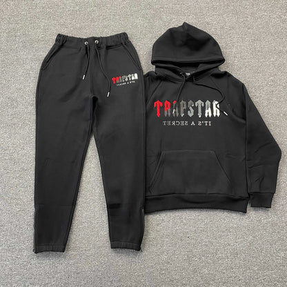 trapstar-chenille-decoded-tracksuit-black-red-Drip Store Argentina