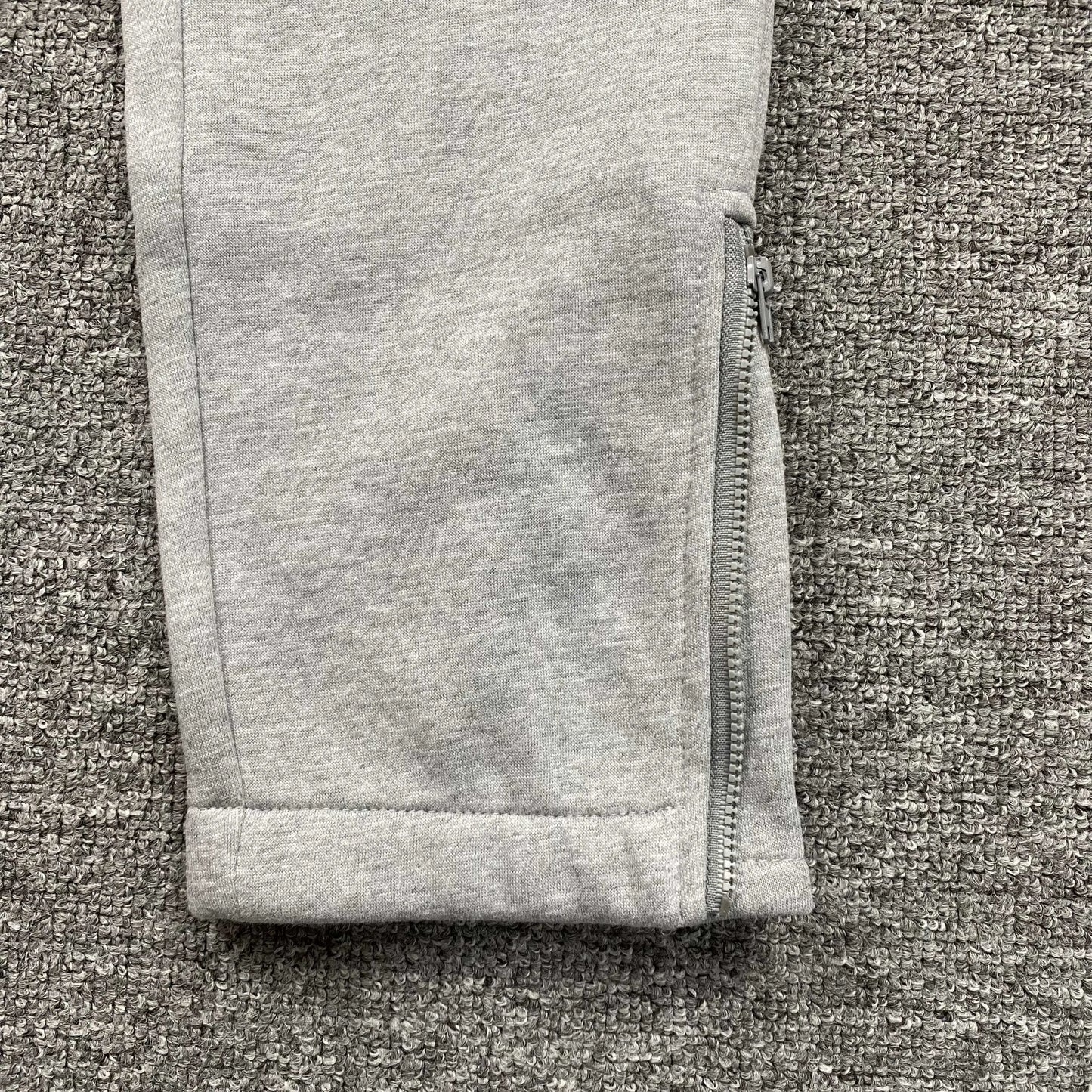 trapstar-chenille-decoded-tracksuit-grey-candy-12-Drip Store Argentina