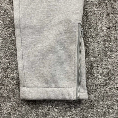 trapstar-chenille-decoded-tracksuit-grey-candy-12-Drip Store Argentina