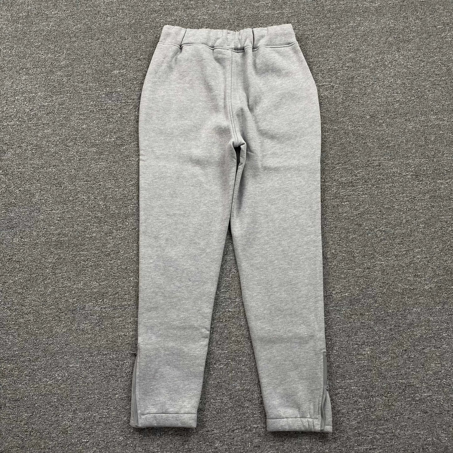 trapstar-chenille-decoded-tracksuit-grey-candy-14-Drip Store Argentina