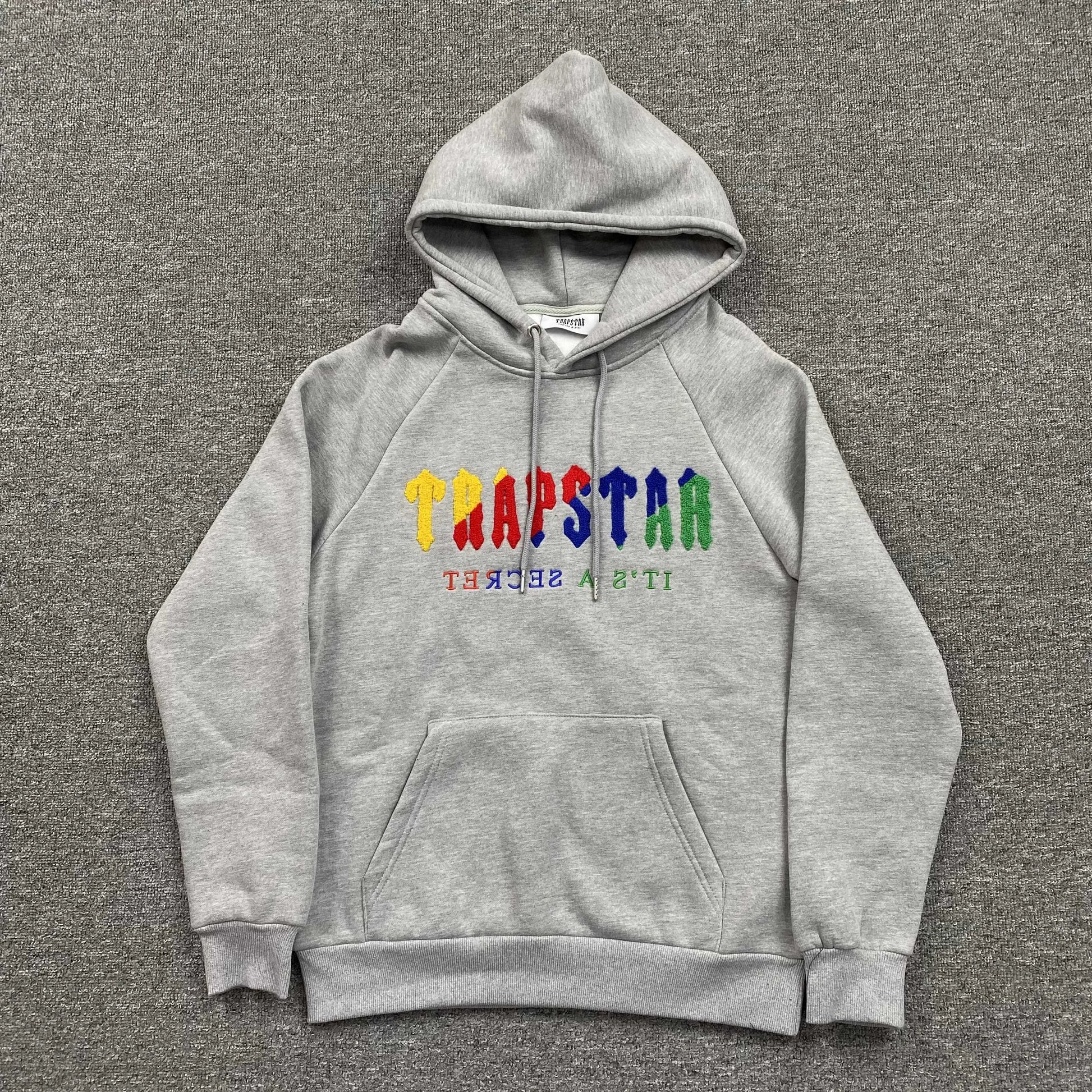 trapstar-chenille-decoded-tracksuit-grey-candy-3-Drip Store Argentina