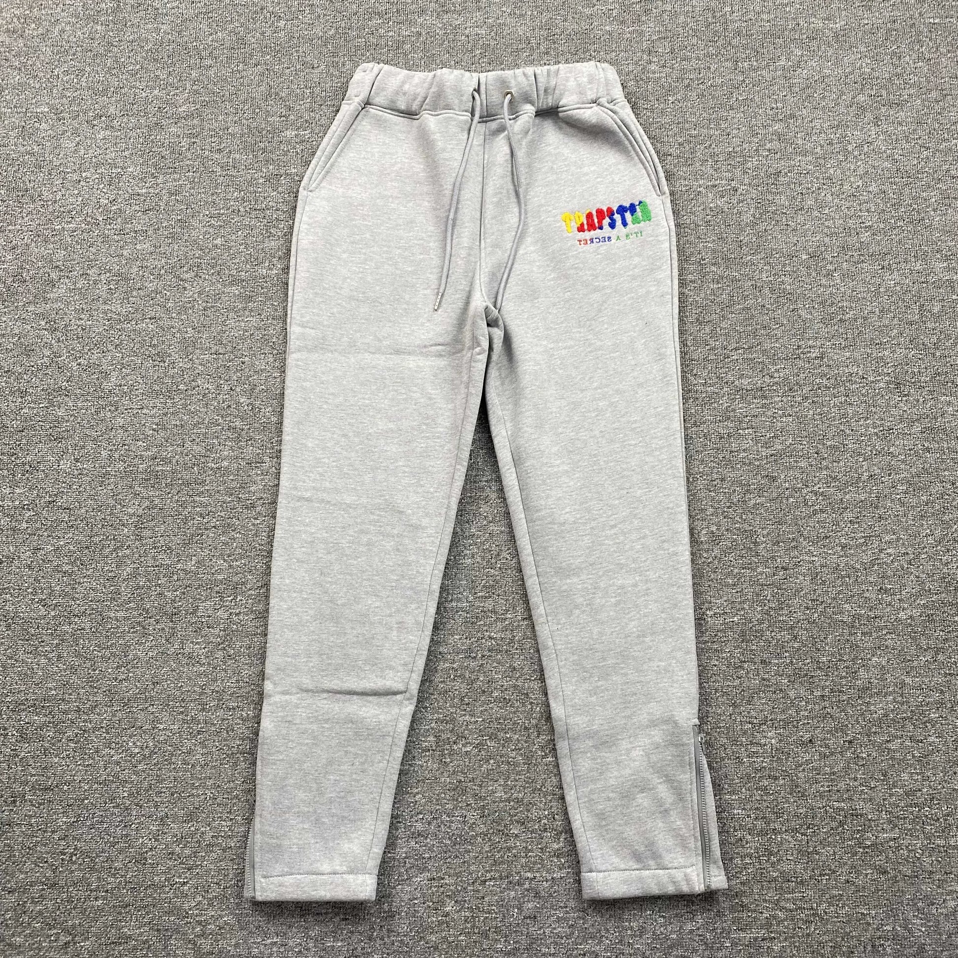 trapstar-chenille-decoded-tracksuit-grey-candy-7-Drip Store Argentina