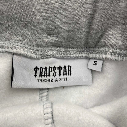 trapstar-chenille-decoded-tracksuit-grey-candy-9-Drip Store Argentina