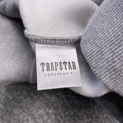 trapstar-chenille-decoded-tracksuit-grey-green-10-Drip Store Argentina