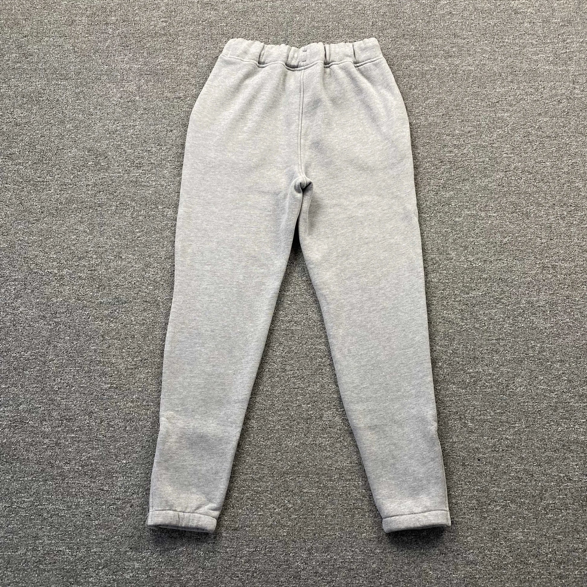 trapstar-chenille-decoded-tracksuit-grey-green-14-Drip Store Argentina