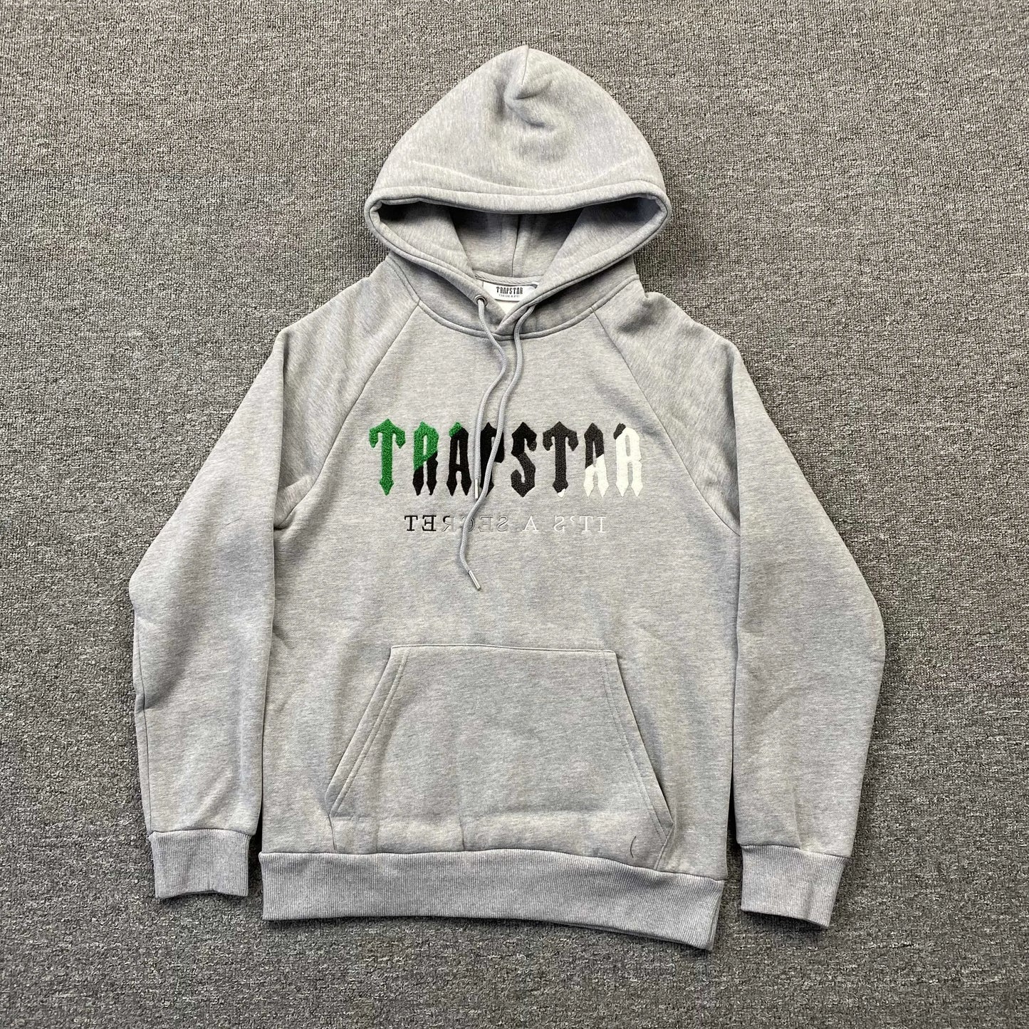 trapstar-chenille-decoded-tracksuit-grey-green-3-Drip Store Argentina