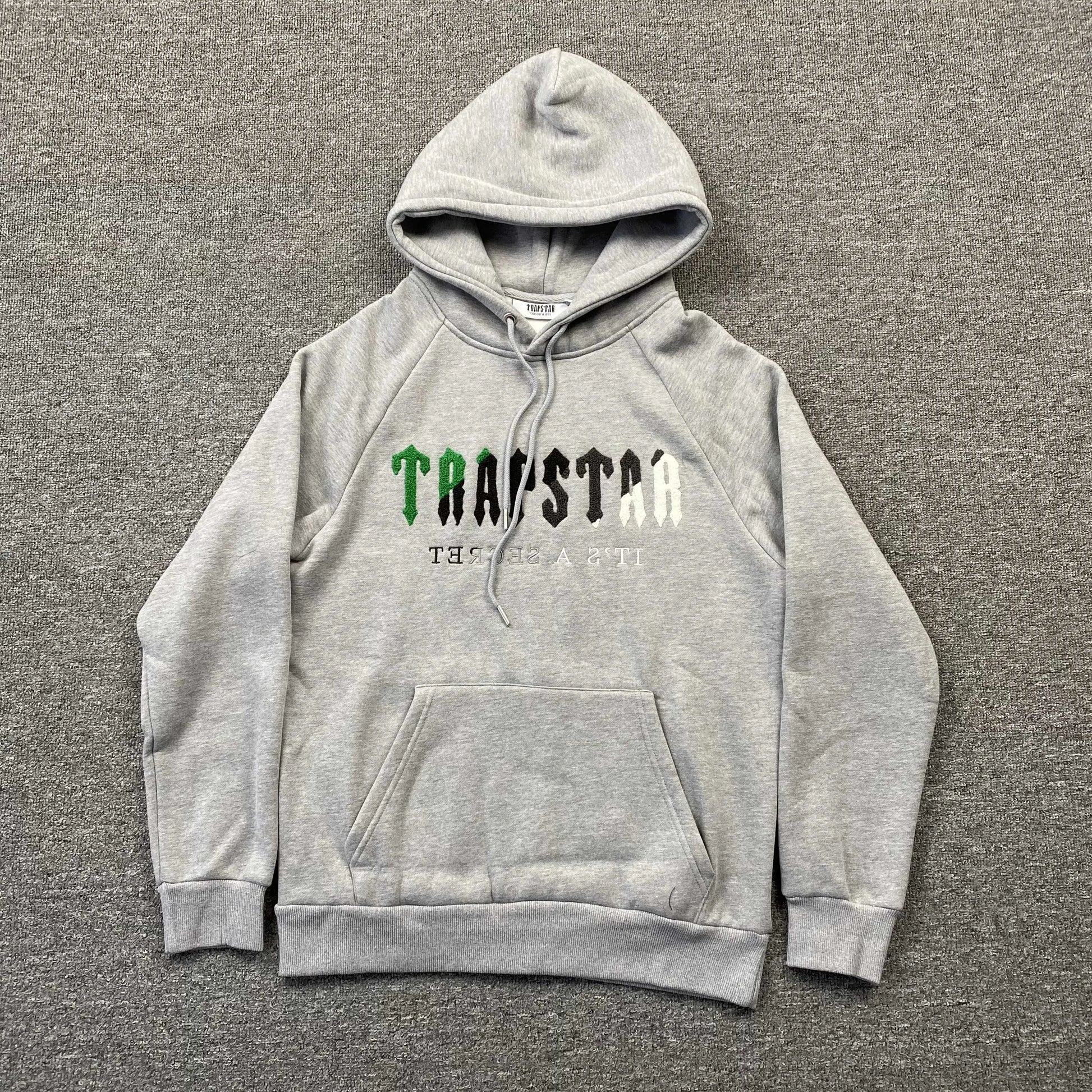 trapstar-chenille-decoded-tracksuit-grey-green-3-Drip Store Argentina