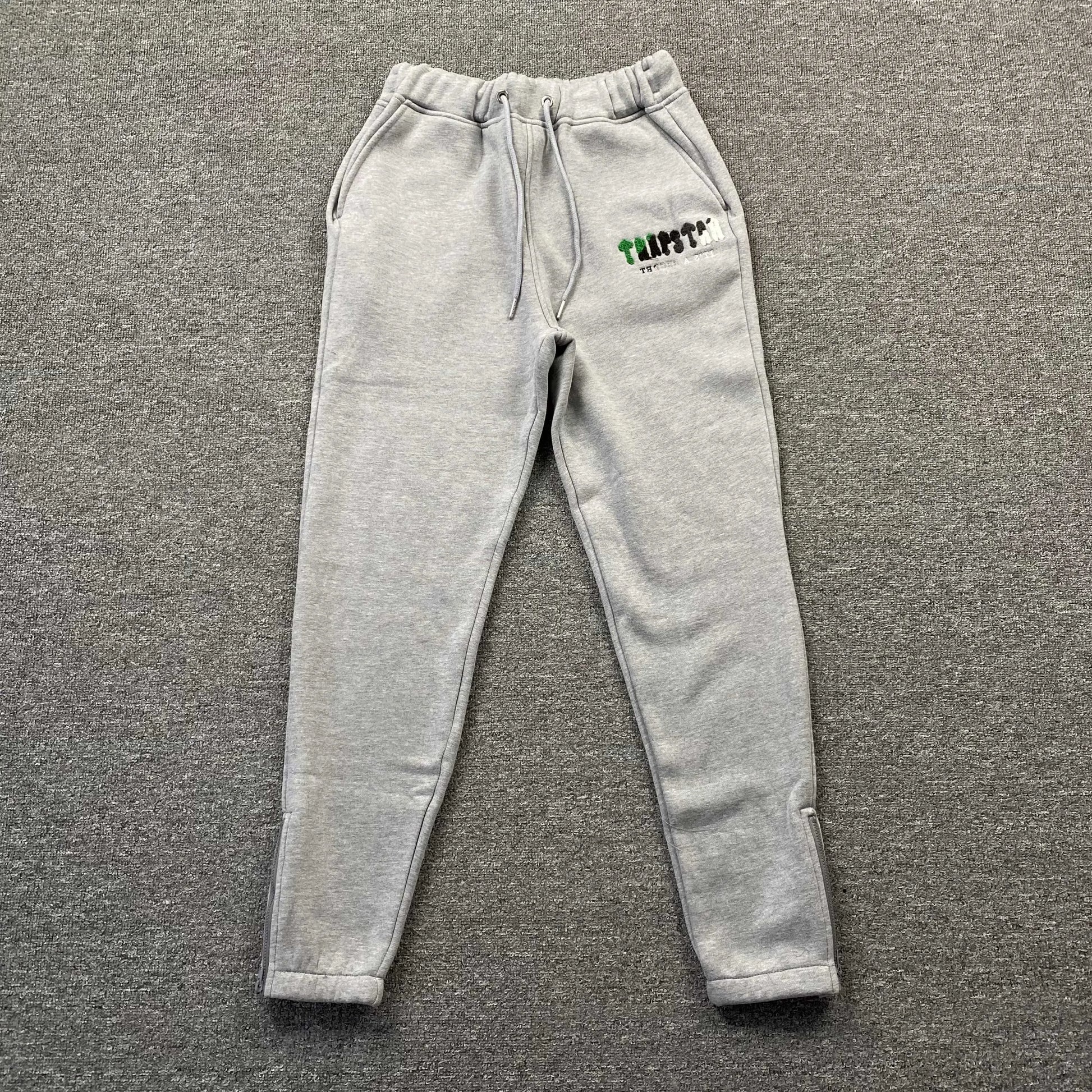 trapstar-chenille-decoded-tracksuit-grey-green-4-Drip Store Argentina